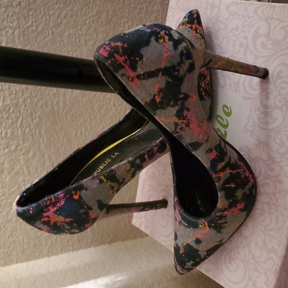Paint splash pumps